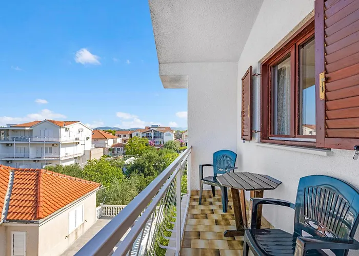 Appartement Awesome In With Wifi Šibenik