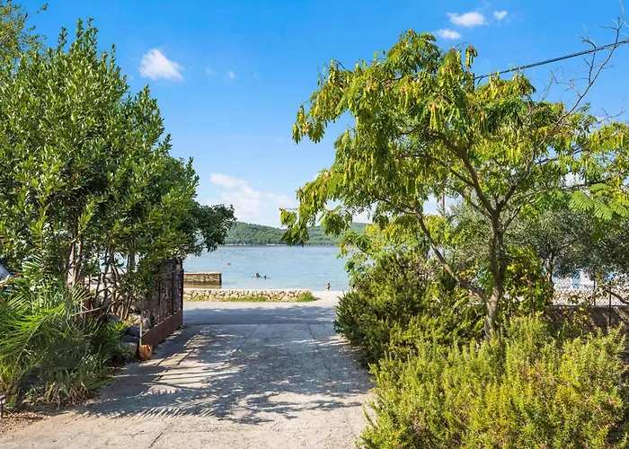 Appartement Awesome In With Wifi